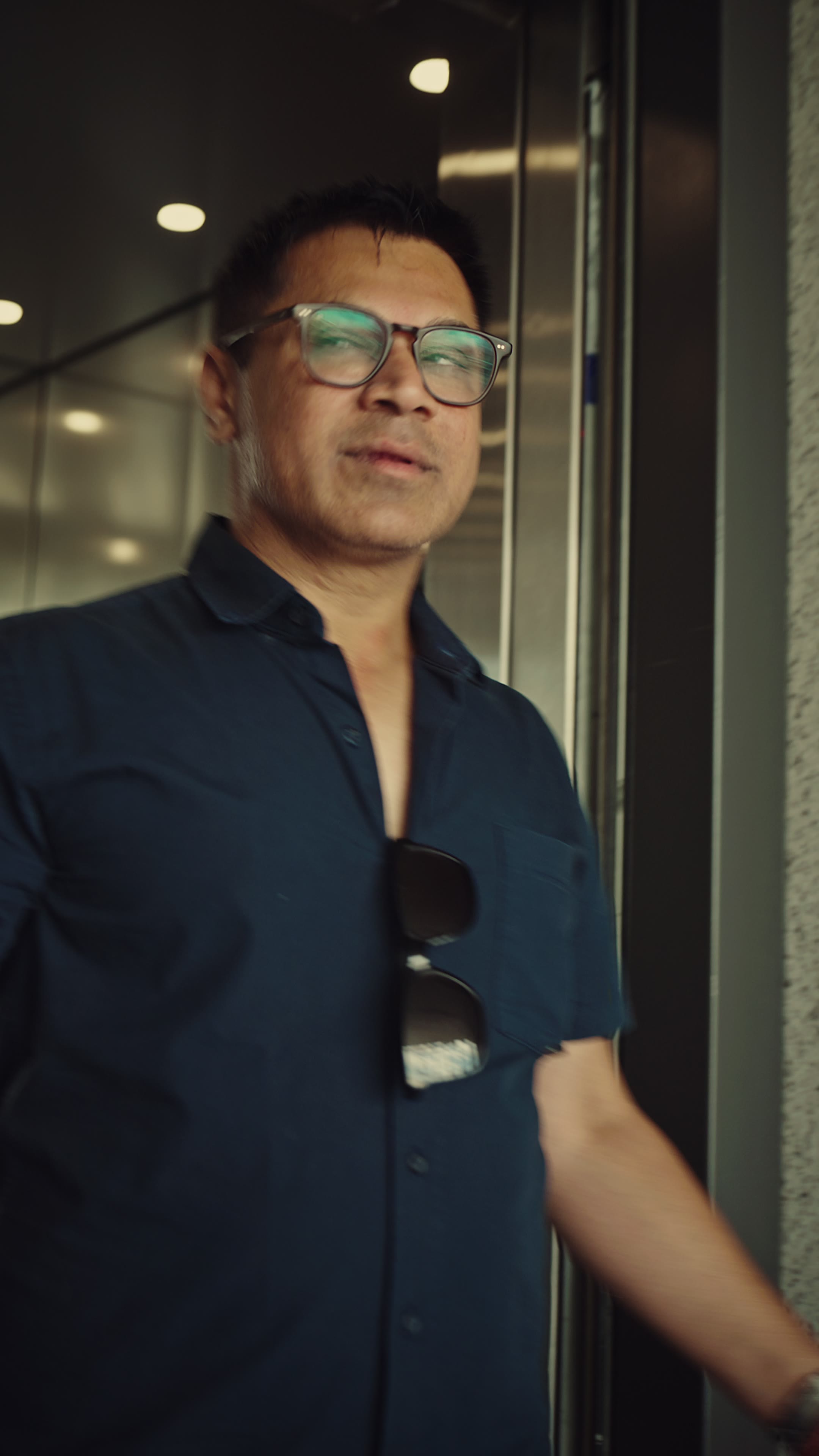 Hello Expats Social Reel